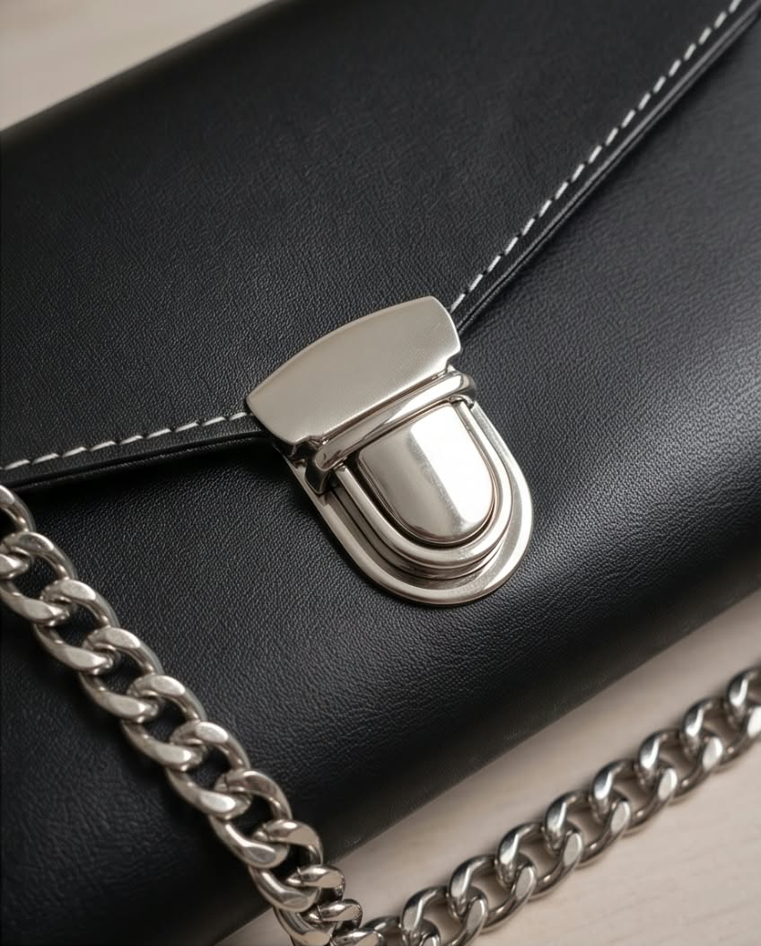 Versatile Small Leather Phone Bag– Handcrafted Luxury in a Compact Design